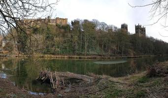 castelo e catedral de Durham e o desgaste do rio, inglaterra, reino unido foto