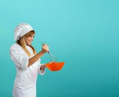 feliz chefe de cozinha cozinheiros uma Novo doce criativo receita foto