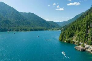 lago almofadinha e a olímpico montanhas do Washington Estado foto