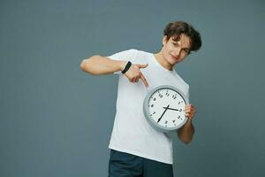 esporte homem relógio estilo de vida exercício Treinamento atleta Tempo ginástica em forma haltere foto