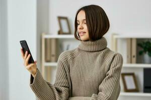 telefone mulher Câmera Móvel blogueiro Smartphone tecnologia foto selfie emoção casa