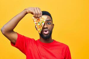 afro homem Comida feliz dieta Comida sorrir pizza velozes cara Preto Entrega fundo foto