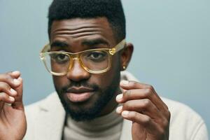 africano homem modelo Jaqueta feliz retrato americano Preto moda americano à moda estilo foto