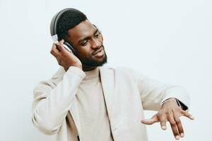 americano homem moda dj cara africano cabeça americano fundo fones de ouvido retrato música Preto foto