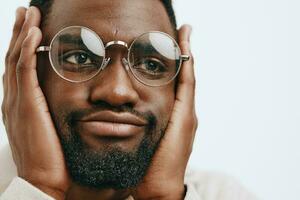 homem africano à moda retrato Jaqueta estilo americano afro bege moda modelo Preto foto