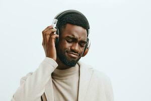 música homem fundo americano Preto dj isolado fones de ouvido cara africano moda retrato 1 foto