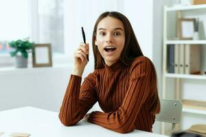 estudante aluna preparação adolescente Educação exame escrivaninha caderno mesa menina foto