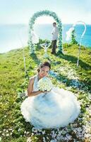 lindo, feliz recentemente casado casal foto