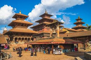 cenário da praça patan durbar em patan, nepal foto