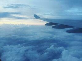 céu Visão janela avião nuvem foto