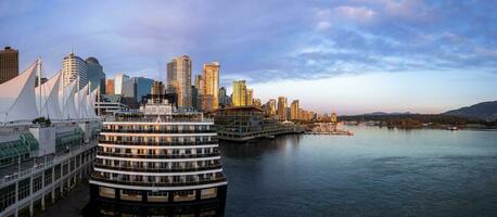 panorâmico Visão do Vancouver carvão Porto marina cruzeiro navio terminal e cênico paisagens foto