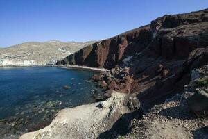 vermelho de praia em santorini ilha dentro Grécia foto