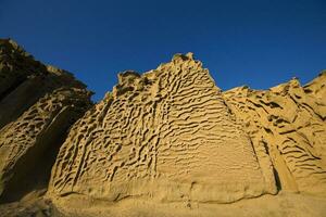 vlychada de praia vulcânico cinza areia Rocha formação em santorini ilha dentro Grécia foto