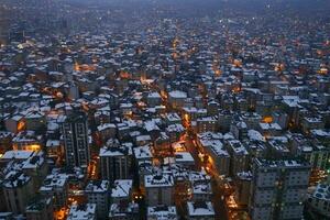 topo Visão do queda de neve em edifícios dentro Istambul cidade foto