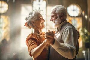 despreocupado feliz ativo velho Senior casal dançando pulando rindo dentro vivo sala, alegre aposentado mais velho marido segurando mão do maduro meio envelhecido esposa apreciar Diversão generativo ai foto