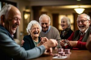 aposentado multiétnico pessoas jogando cartões juntos às lar. feliz Senior amigos com africano casal jogando cartões. alegre ativo idosos jogando jogos às almoço mesa. generativo ai foto