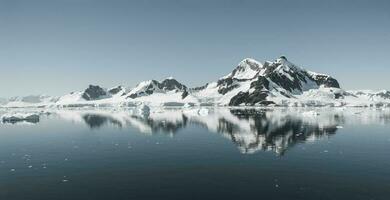 paraíso baía montanhas paisagem, antártico pennsula. foto