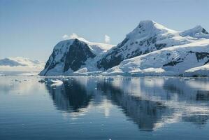 antártico montanhoso paisagem, antártica Península. foto