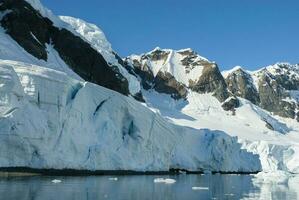 geleira e montanhas paisagem, paraíso baía, antártico Península, antártica.. foto