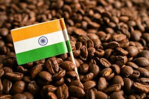 Índia bandeira em café feijão, importar exportação comércio conectados comércio conceito. foto