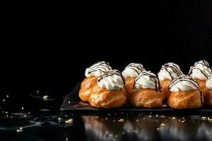 delicioso profiteroles Sombrio fundo com esvaziar espaço para texto foto