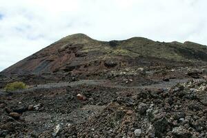 paisagem de um mar de lava vulcânica em lanzarote, ilhas canárias, espanha foto