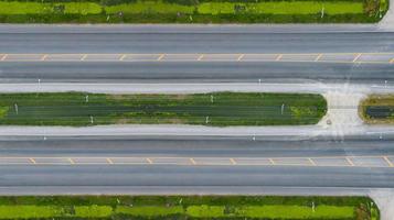 vista aérea sobre a estrada e rodovia
