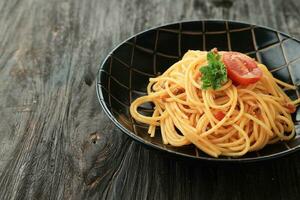 espaguete massa com tomate molho foto
