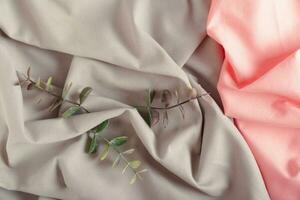 eucalipto galhos em verde e Rosa amassado algodão tecido foto