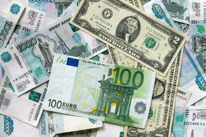 fundo do papel contas dólares, euros e rublos. moeda troca taxa foto
