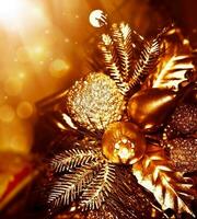 decoração dourada da árvore de natal foto