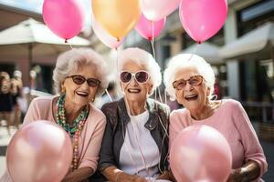 mulheres tendo Diversão e tendo gelo creme cones dentro a cidade rua, dentro a estilo do núcleo dos avós foto