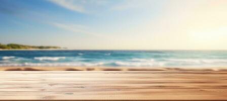 de madeira mesa topo em borrado de praia fundo foto
