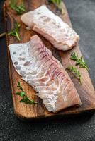 branco peixe filé fresco bacalhau peixe frutos do mar refeição Comida lanche em a mesa cópia de espaço Comida fundo rústico topo Visão foto