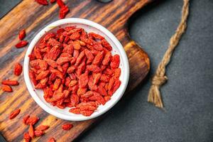 goji bagas delicioso Comida suplemento vegetal Comida saudável refeição Comida lanche em a mesa cópia de espaço Comida fundo rústico topo Visão foto