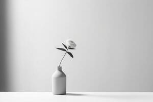 uma monocromático fotografia do uma solteiro flor dentro uma minimalista vaso contra uma avião fundo. generativo ai foto