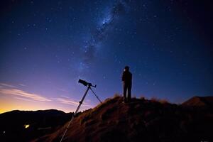 uma stargazer poleiros em uma colina, dele telescópio aguçado para a noite do céu celestial corpos. generativo ai foto