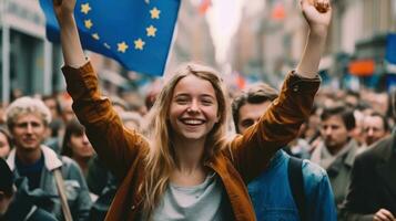 grupo do pessoas protestando com europeu União bandeira foto