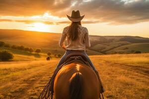 uma fechar - acima tiro do uma jovem mulher cavalo equitação dentro a encantador dourado hora do pôr do sol. generativo ai foto