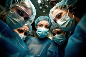 mascarado rostos refletindo a perícia do uma fêmea médico e dela equipe depois de uma cansativo cirurgia. generativo ai foto