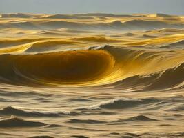 água ondas dentro a mar com dourado cor foto