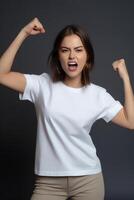 ai generativo jovem engraçado mulher vestindo branco camiseta esticado mãos sente confuso pose isolado em cinzento parede menina imaginando alternativas pesa prós e contras escolhendo faço não fácil difícil d foto