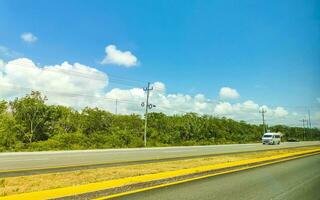 ocupado estrada rua carros tráfego geléia playa del carmen México. foto