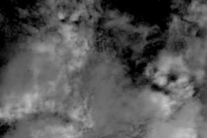 branco nuvem texturizado e céu isolado em Preto fundo foto
