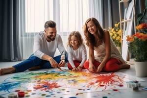 família pintura em a chão juntos foto