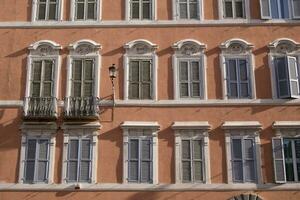 janelas dentro velho estilo foto