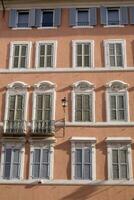 janelas dentro velho estilo foto