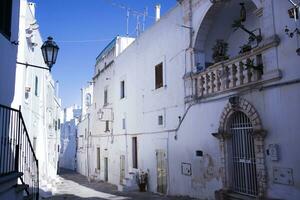 a branco estradas do Ostuni foto