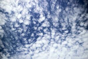 a geométrico composição do a nuvens foto