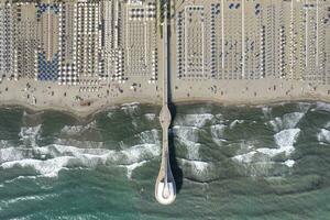 aéreo Visão do a cais do lido di camariore Itália foto